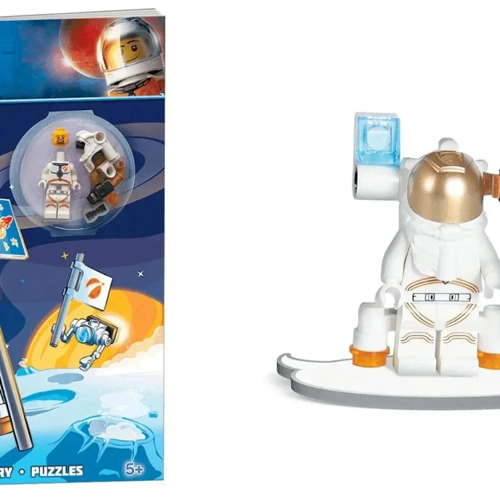 LEGO City Moon Landing Activity Book & Astronaut Mini Figure * Retired